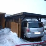 Das direkt daneben stehende Carport wurde nur leicht beschädigt