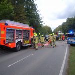 Einsatzstelle von Pinneberg kommend gesehen, die Rettungsgeräte werden vorbereitet.