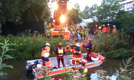 Gemeinsame Übung von DLRG und Feuerwehr Pinneberg